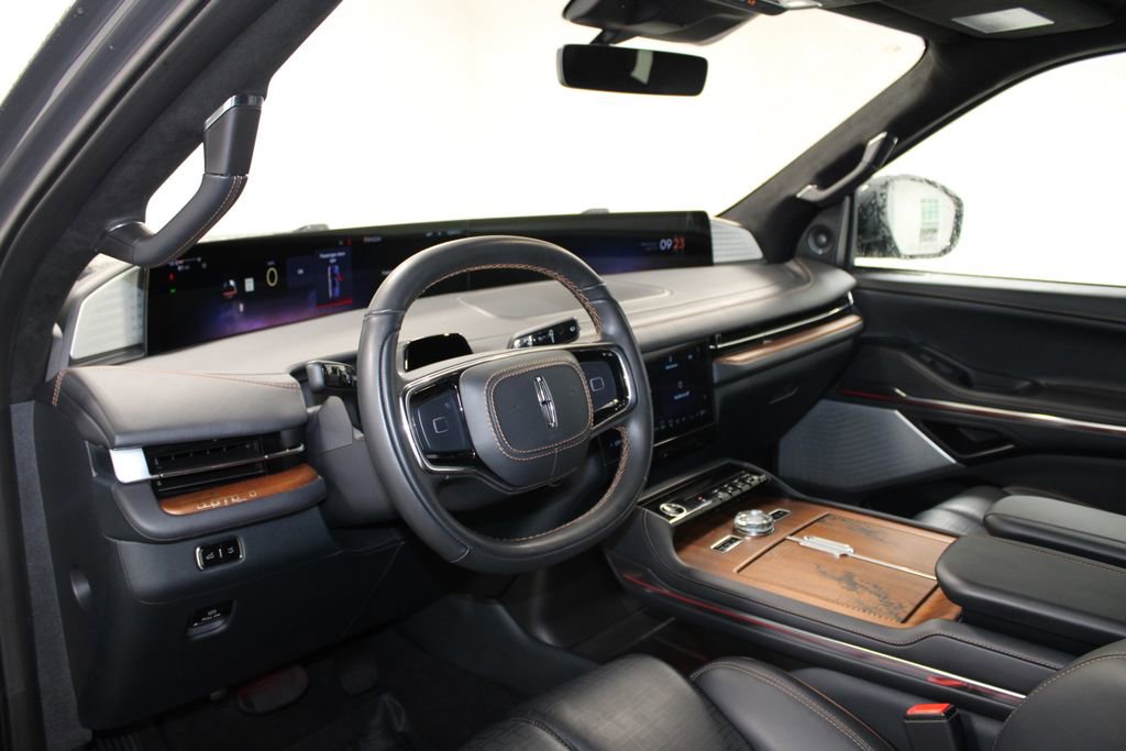 Used 2025 Lincoln Navigator Black Label AWD/4WD image 26