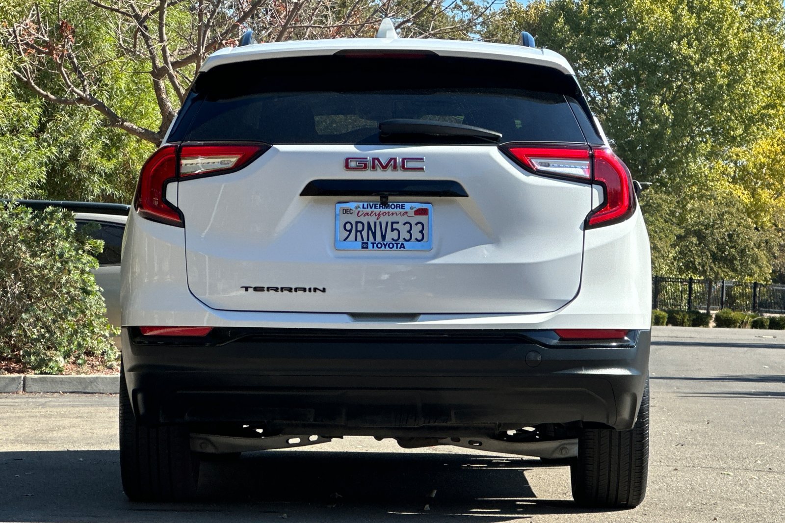 Used 2022 GMC Terrain SLE w/ Driver Convenience Package FWD image 5