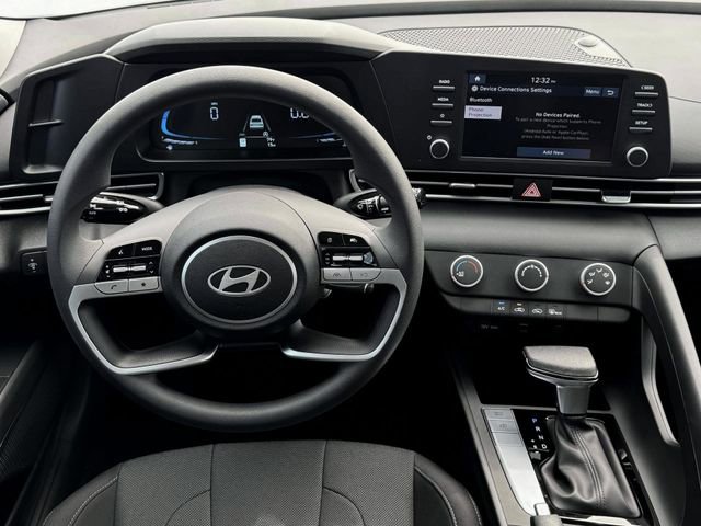 New 2025 Hyundai Elantra SE image 18
