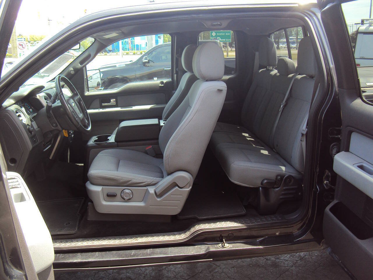 Used 2014 Ford F150 XLT w/ XLT Chrome Package AWD/4WD image 7