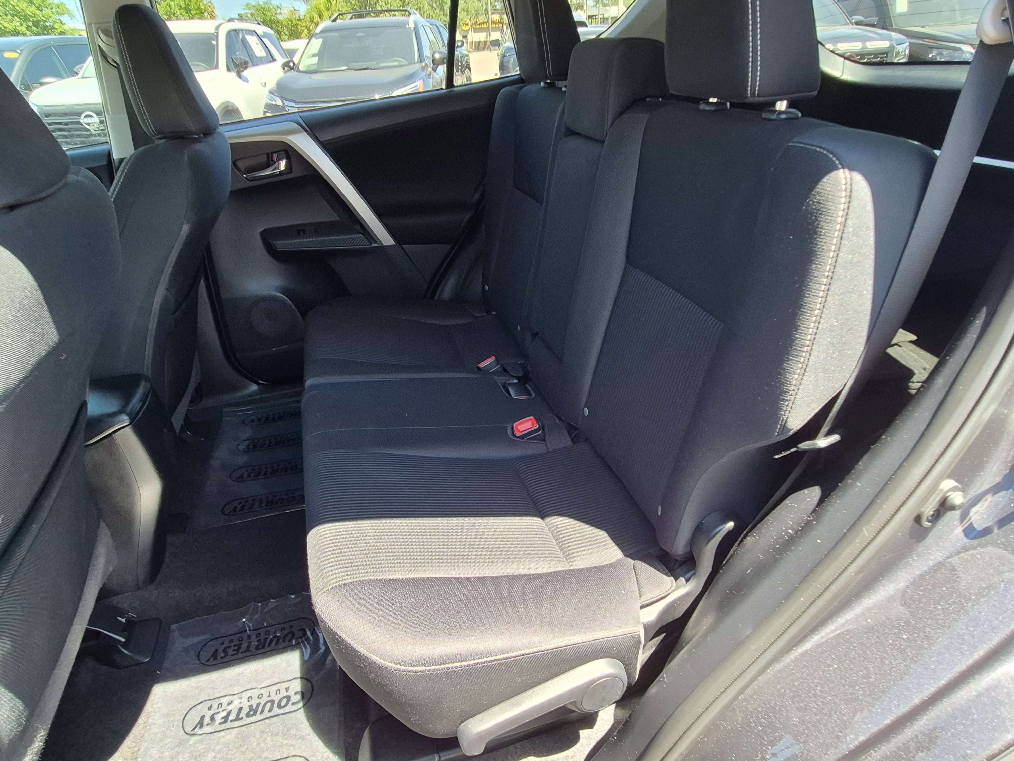 Used 2015 Toyota RAV4 XLE FWD image 17