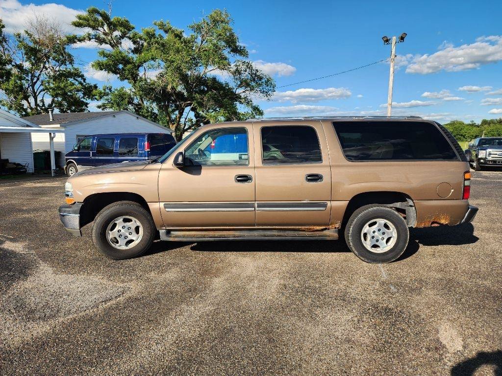 Used 2004 Chevrolet Suburban LS w/ Preferred Equipment Group RWD image 9