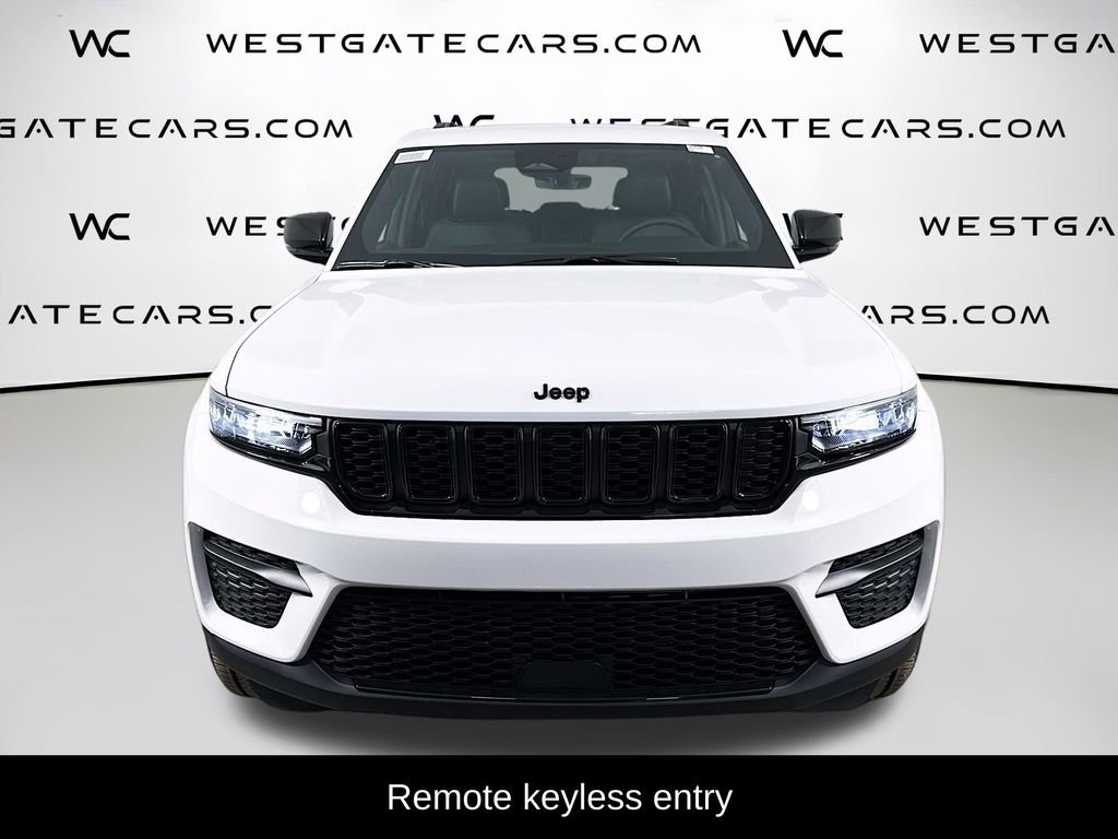 New 2025 Jeep Grand Cherokee Altitude image 4