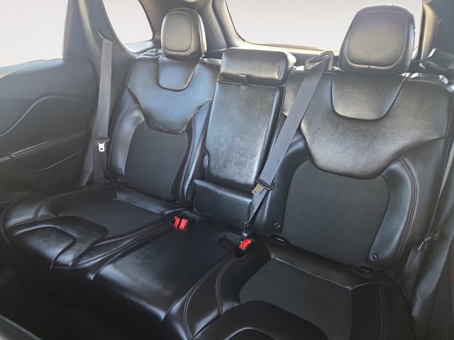 Used 2019 Jeep Cherokee Trailhawk image 13