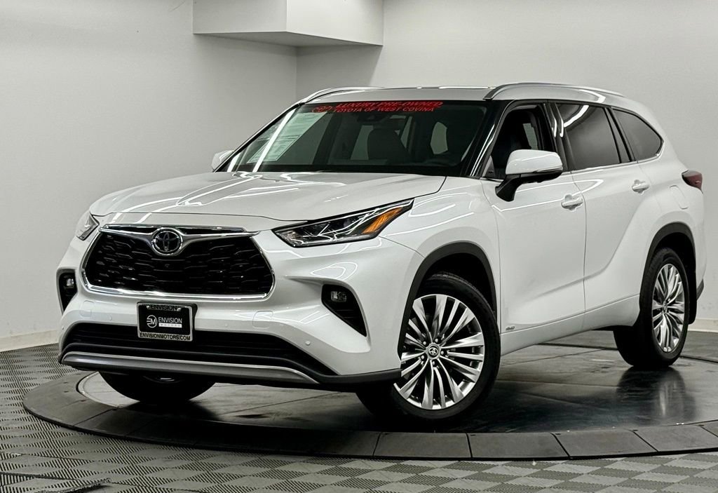 Used 2026 Toyota Highlander Platinum AWD/4WD image 3