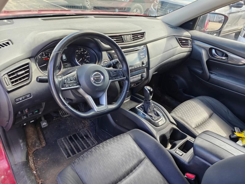 Used 2017 Nissan Rogue SV image 10