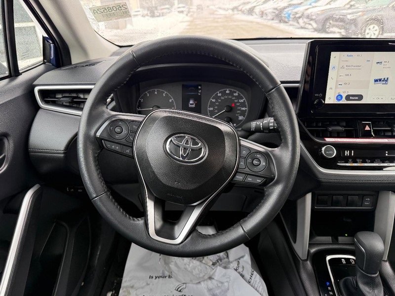 Used 2025 Toyota Corolla Cross LE image 13