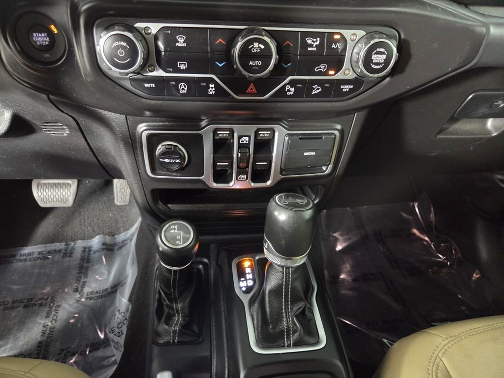 Used 2018 Jeep Wrangler Unlimited Sahara w/ Safety Group image 20