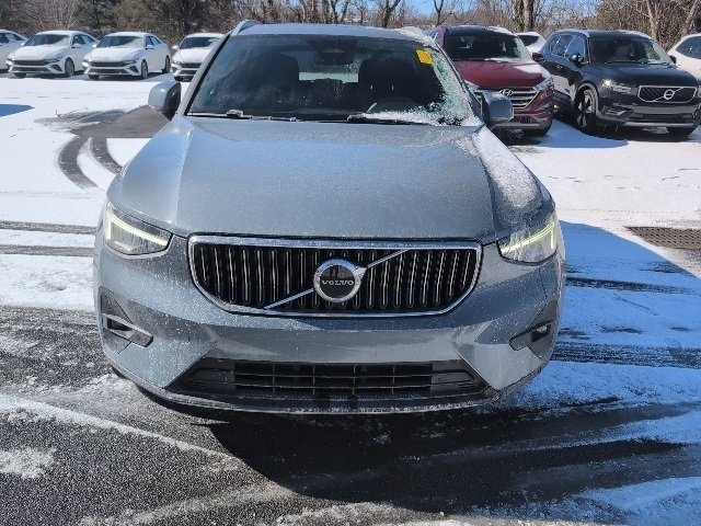 Used 2023 Volvo XC40 B5 Plus w/ Protection Package Premier image 1