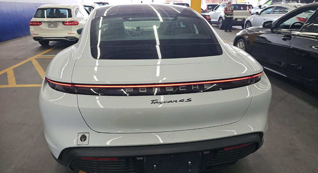 Used 2020 Porsche Taycan 4S w/ Premium Package AWD/4WD image 5
