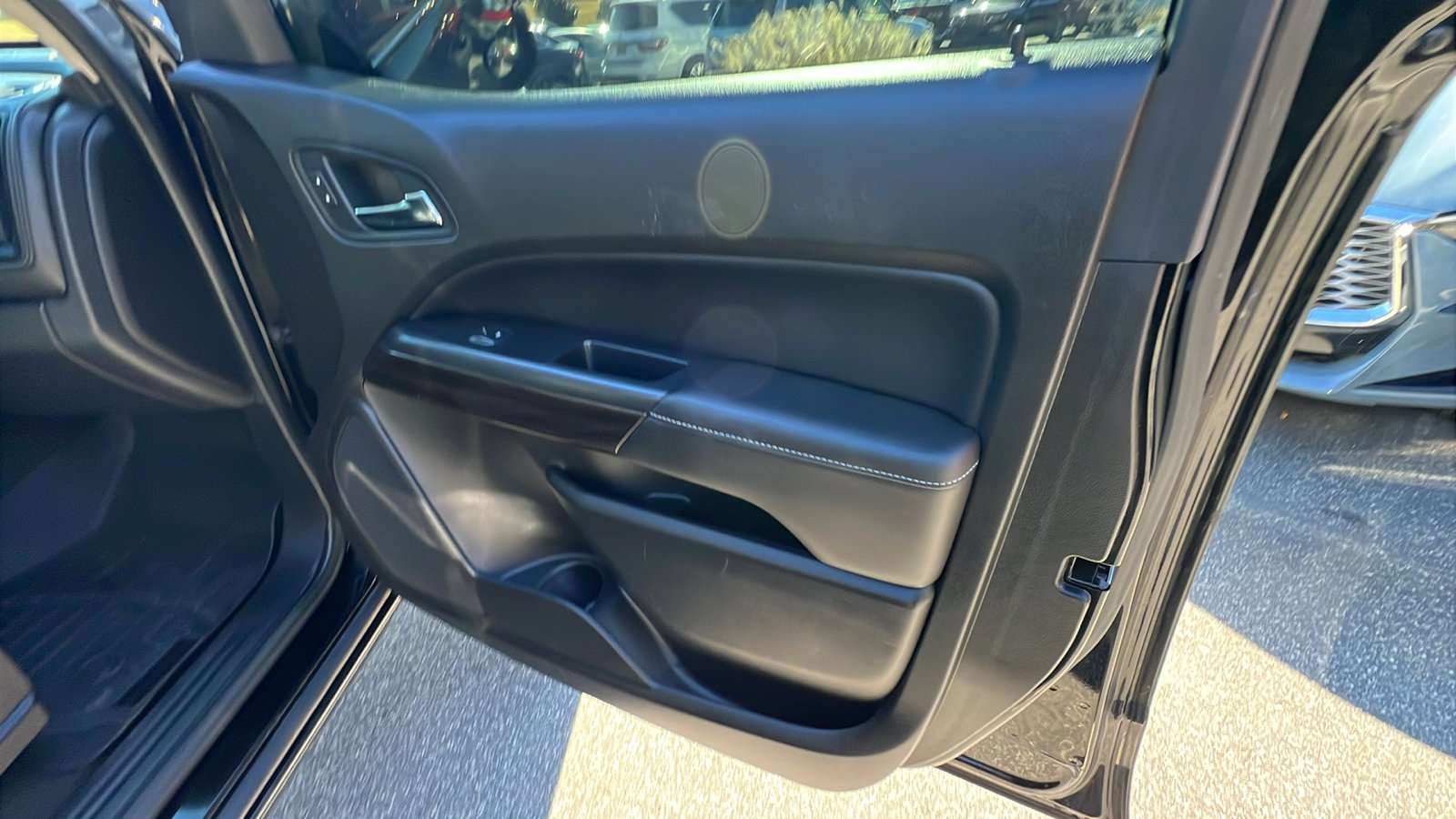 Used 2016 GMC Canyon SLT image 18