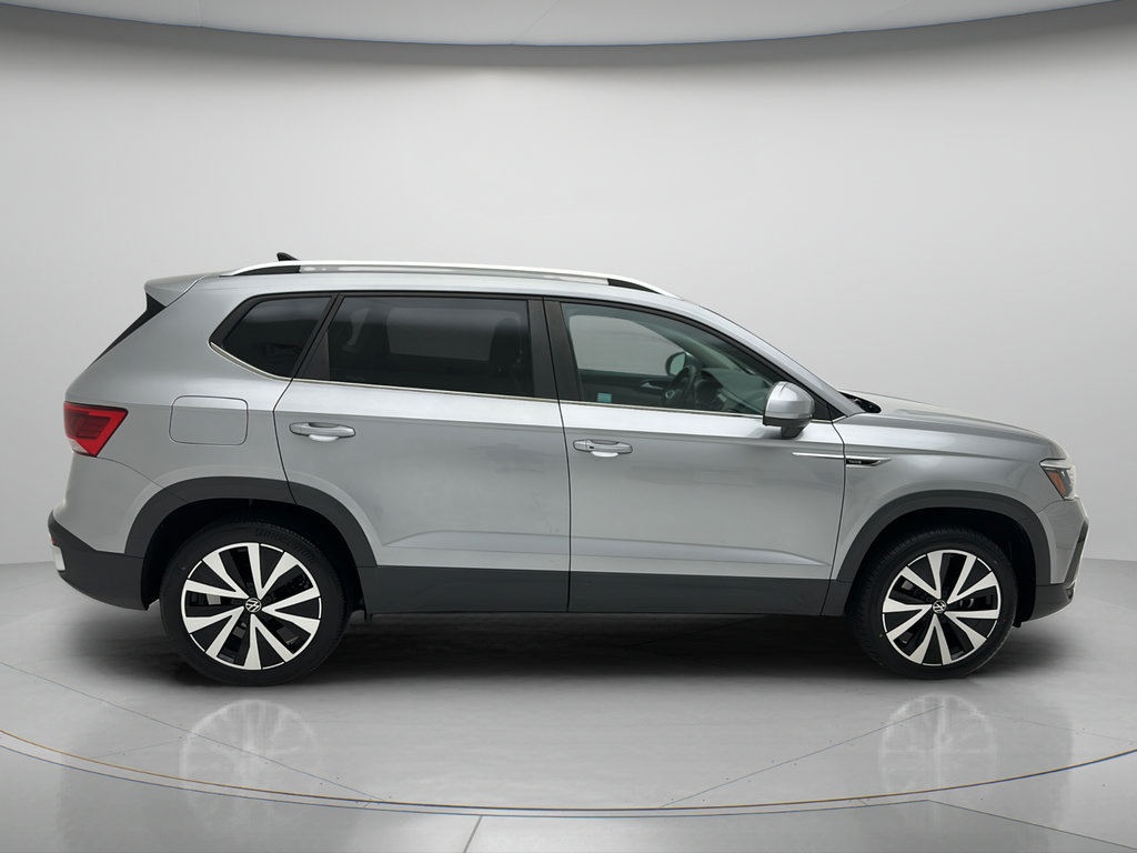 Used 2023 Volkswagen Taos SE FWD image 6