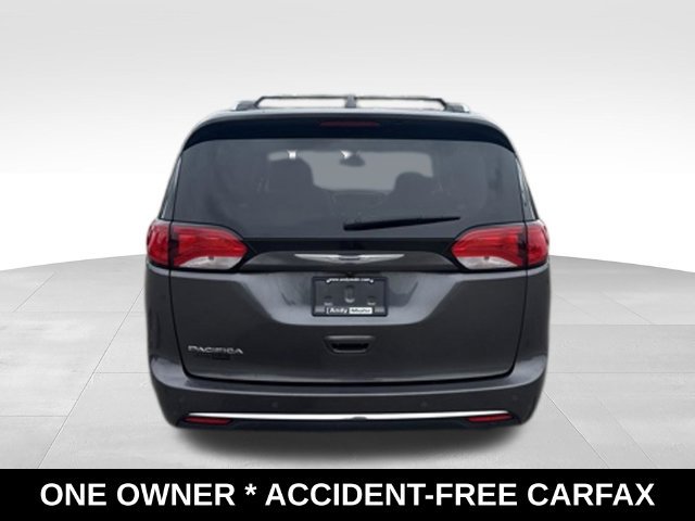Used 2018 Chrysler Pacifica Touring-L w/ Premium Audio Group FWD image 4