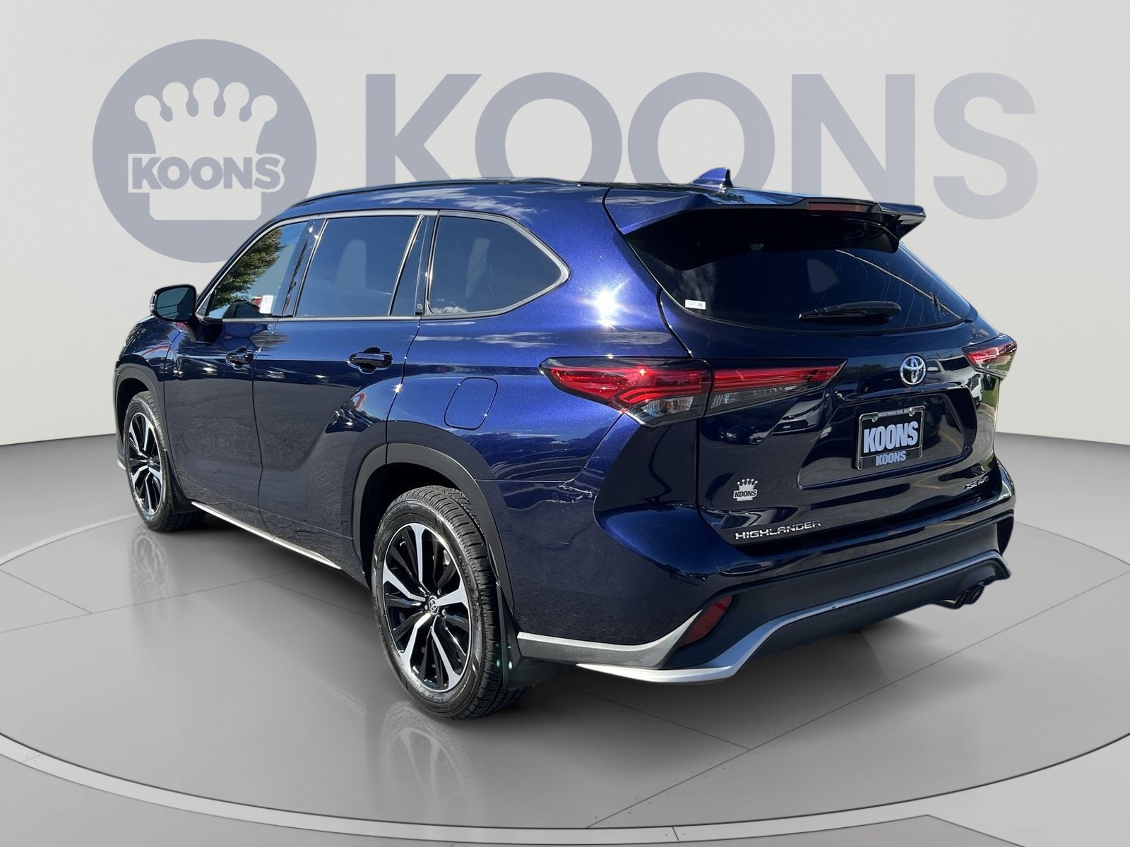 Used 2022 Toyota Highlander XSE AWD/4WD image 4