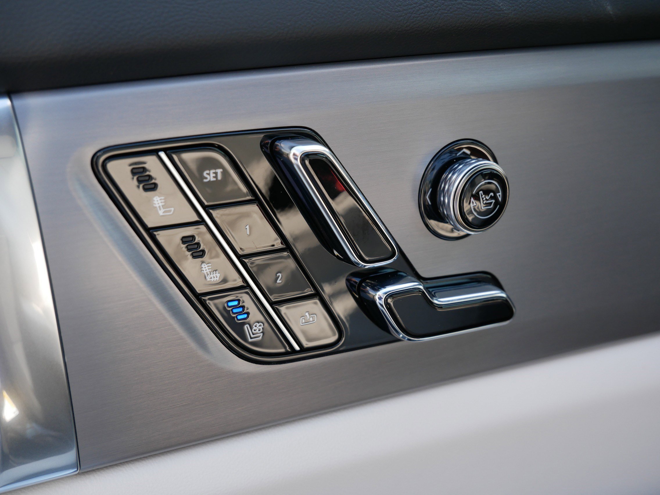 New 2026 Cadillac Vistiq Luxury w/ LPO, Floor Liner Package image 17