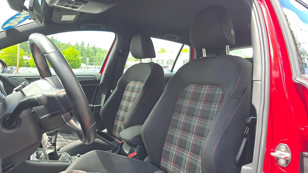 Used 2018 Volkswagen Golf 4-Door FWD image 57