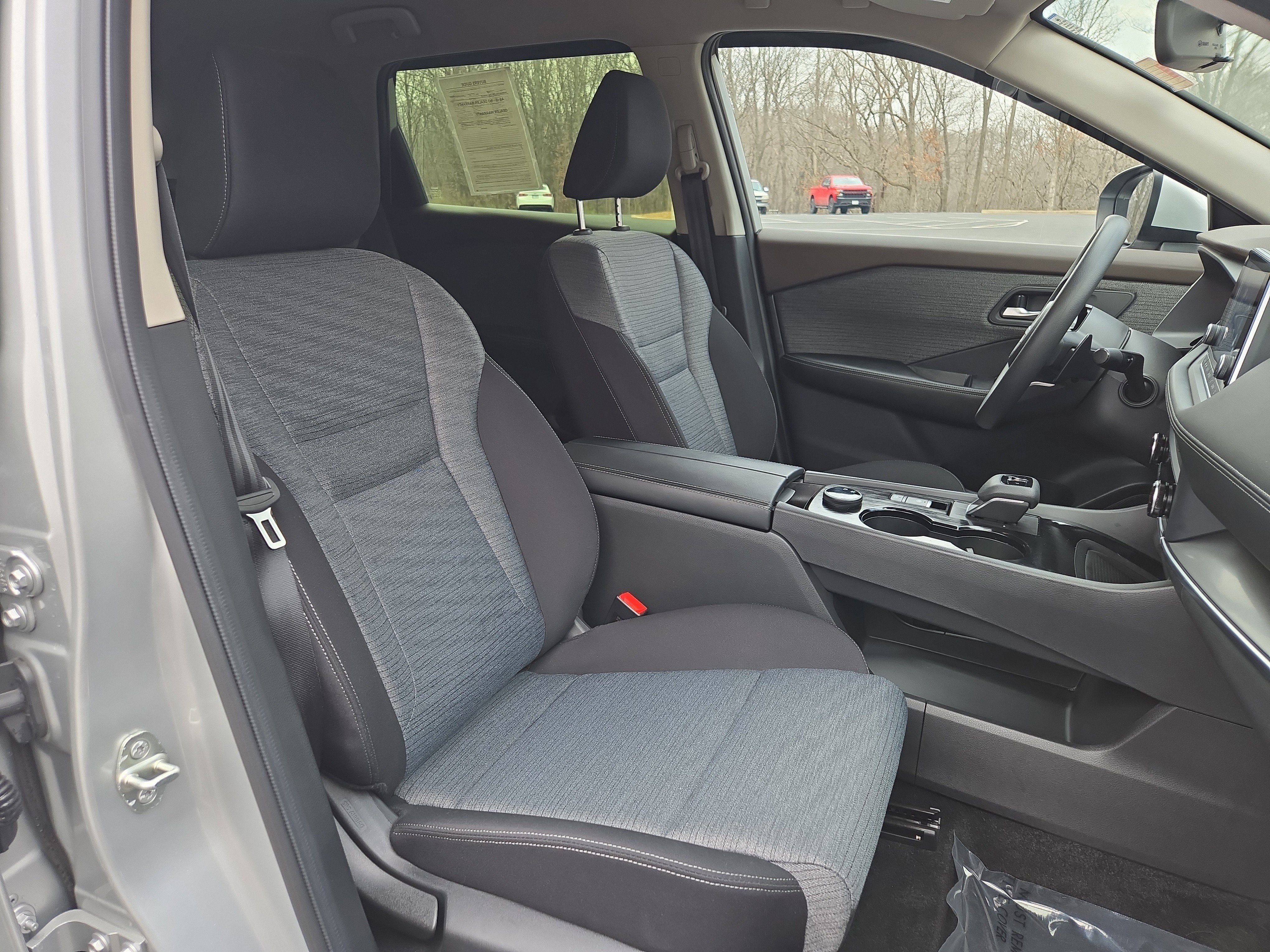 Used 2023 Nissan Rogue SV image 23