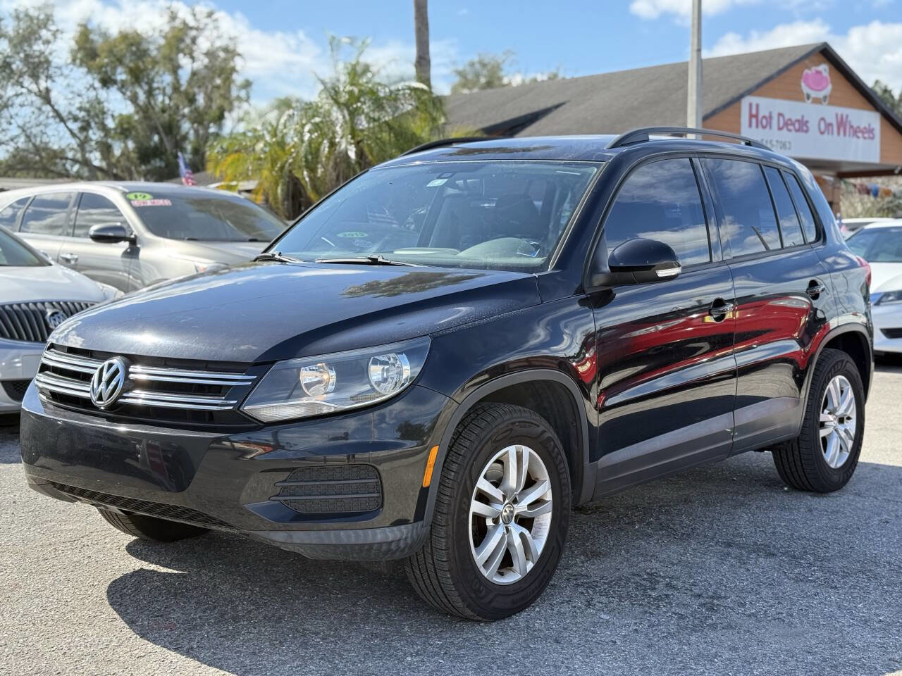 Used 2016 Volkswagen Tiguan S image 2