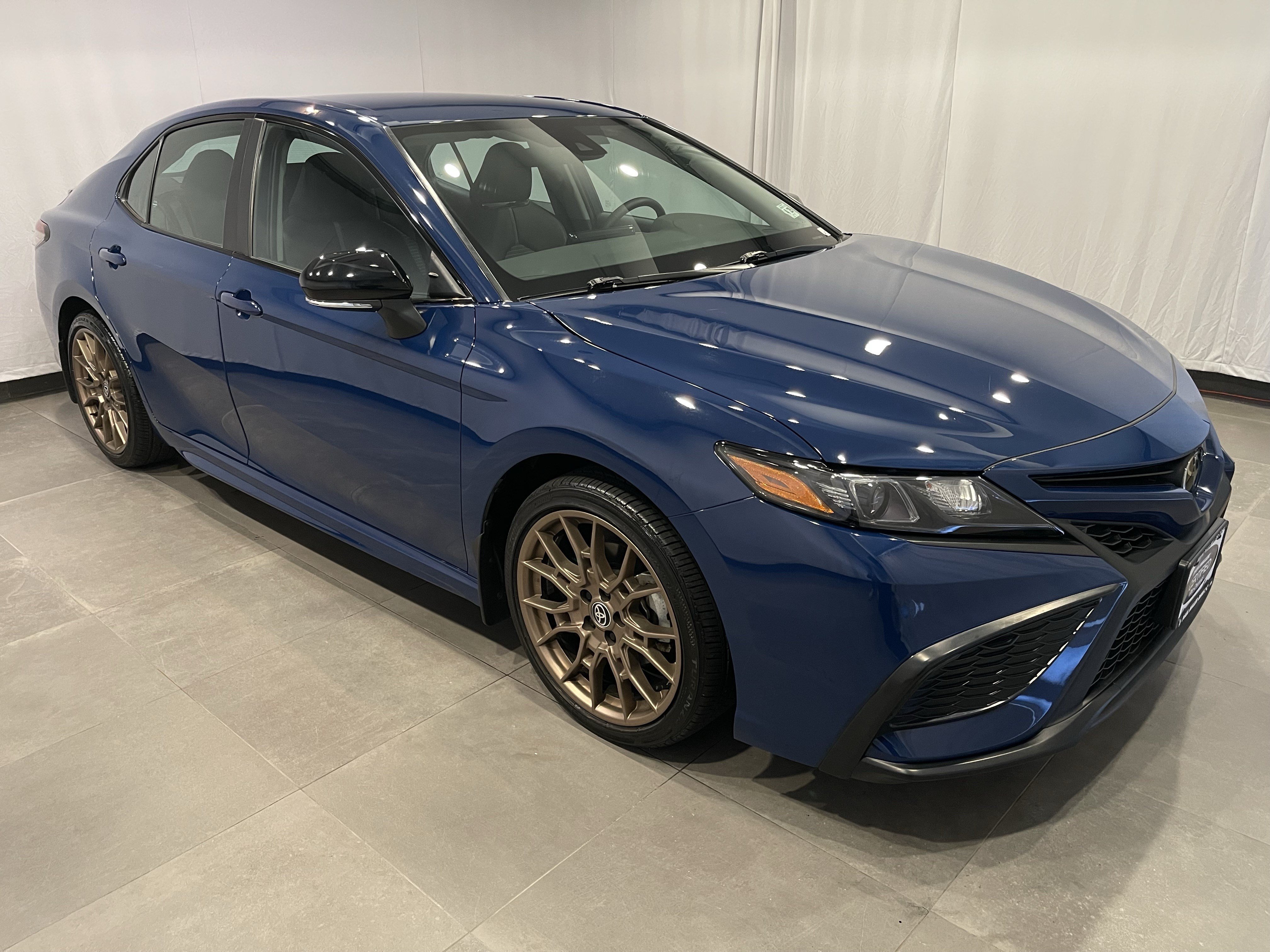 Used 2024 Toyota Camry SE AWD/4WD image 3