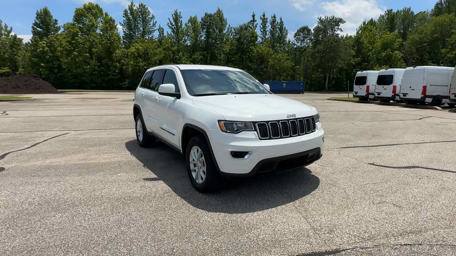 Used 2022 Jeep Grand Cherokee Laredo E w/ Security & Convenience Group AWD/4WD image 2