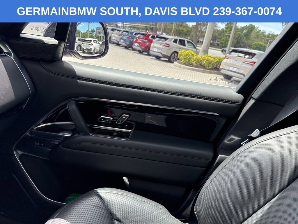 Used 2022 Land Rover Range Rover SE image 12