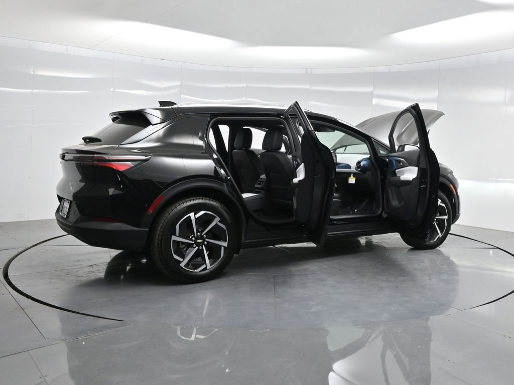 Used 2026 Chevrolet Equinox EV LT image 4