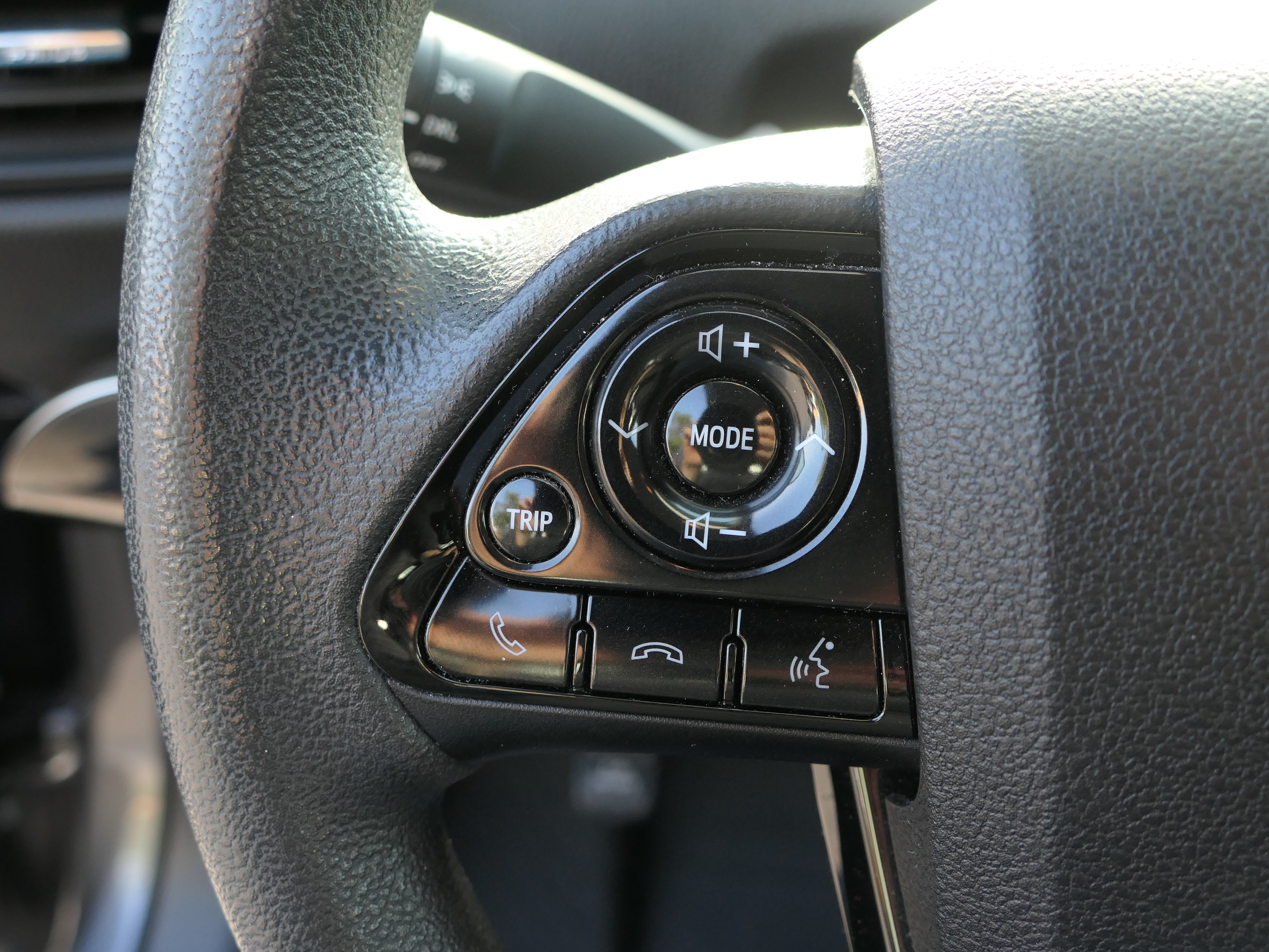 Used 2022 Toyota Prius L Eco FWD image 13
