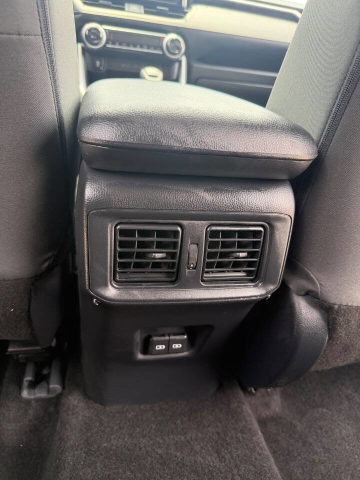 Used 2025 Toyota RAV4 XLE AWD/4WD image 20