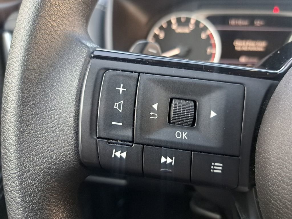 Used 2023 Nissan Rogue SV image 14