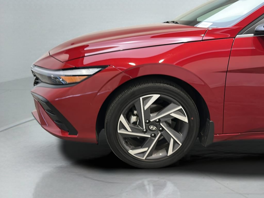 Certified 2025 Hyundai Elantra SEL FWD image 9