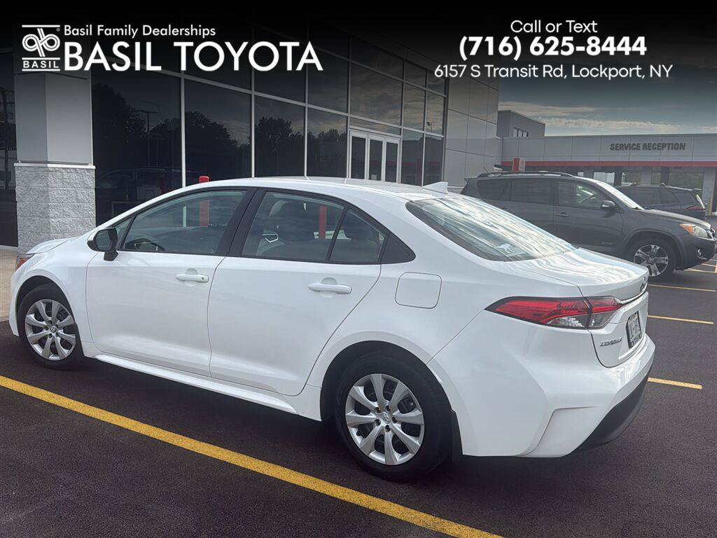 Used 2024 Toyota Corolla LE FWD image 1