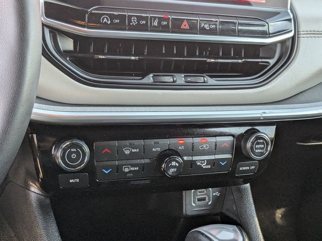 Used 2025 Jeep Compass Limited image 22