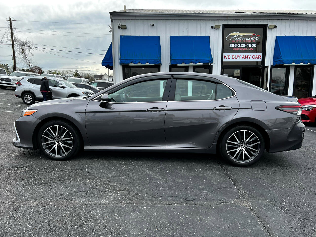 Used 2023 Toyota Camry XLE image 8