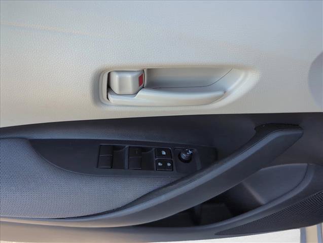Used 2025 Toyota Corolla LE FWD image 9