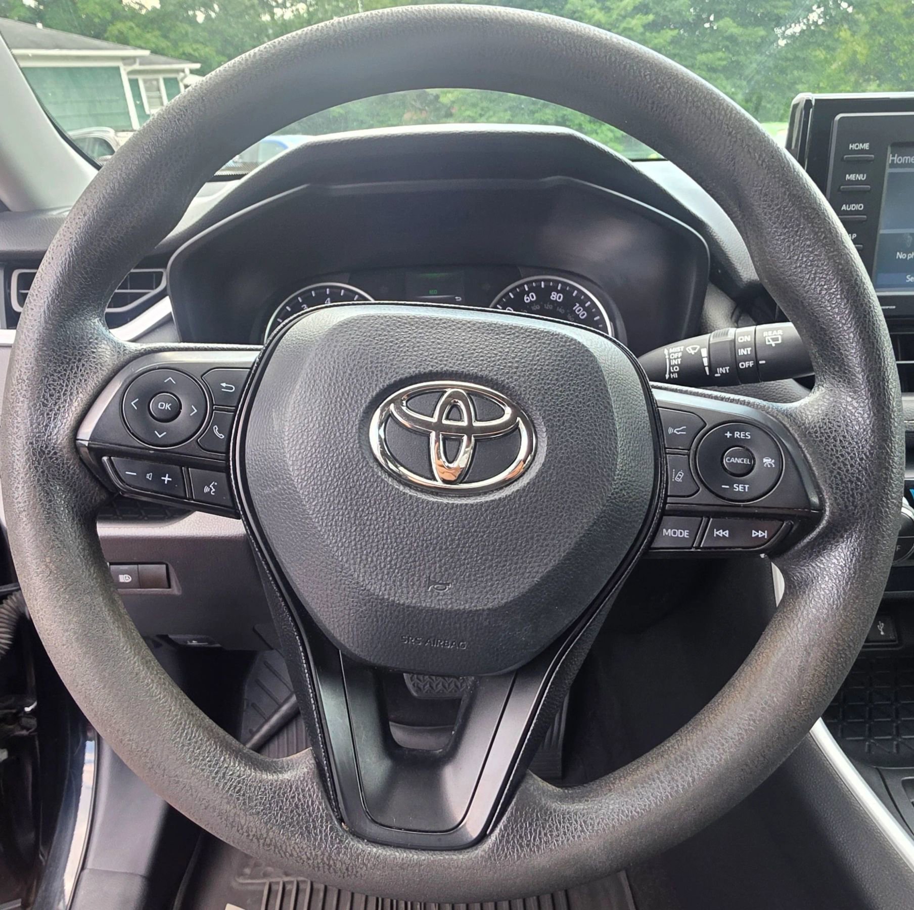 Used 2021 Toyota RAV4 XLE image 19