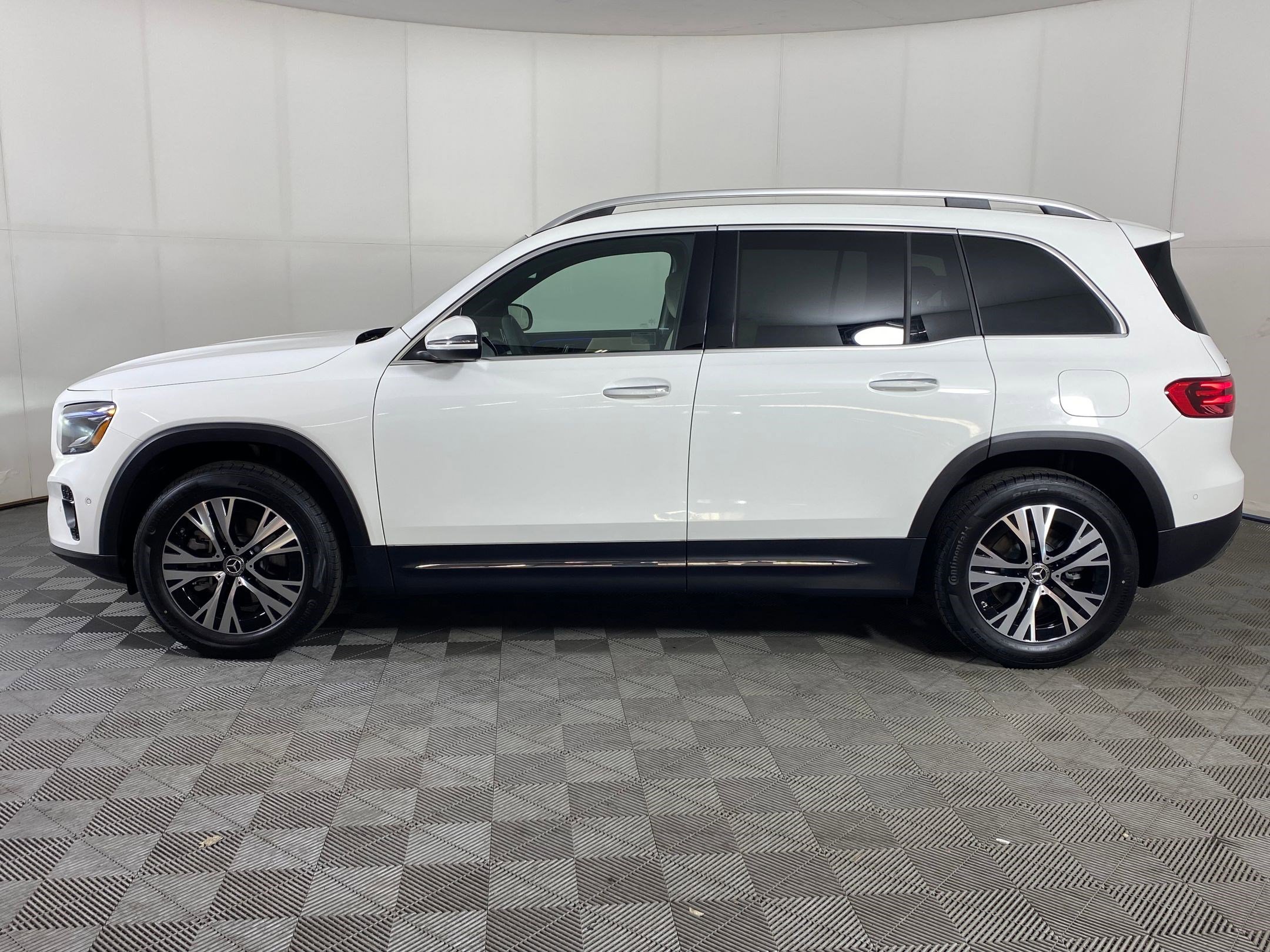 New 2025 Mercedes-Benz GLB 250 4MATIC video 2