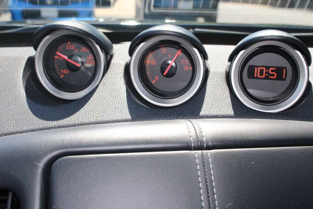 Used 2014 Nissan 370Z Touring RWD image 23