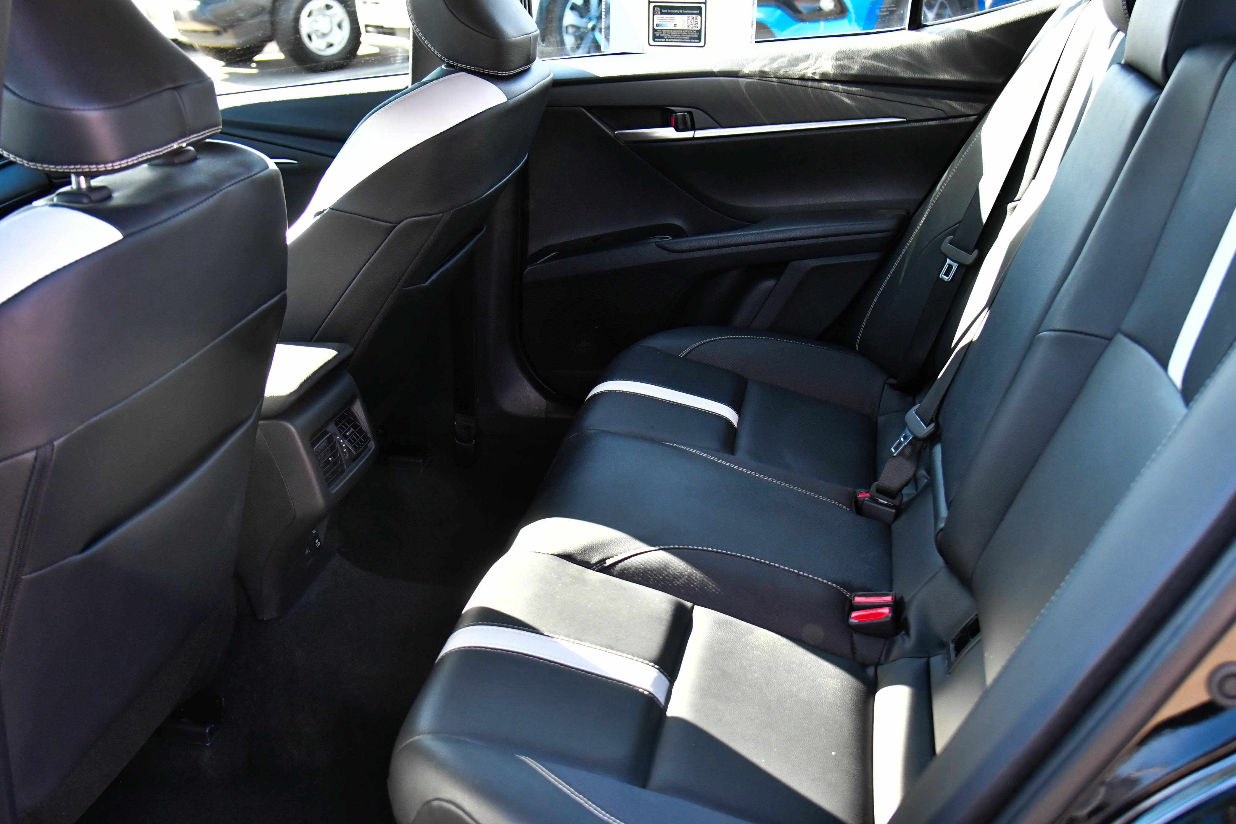 Used 2025 Toyota Camry SE FWD image 38