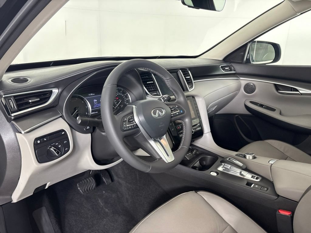 Used 2023 INFINITI QX50 Luxe FWD image 16