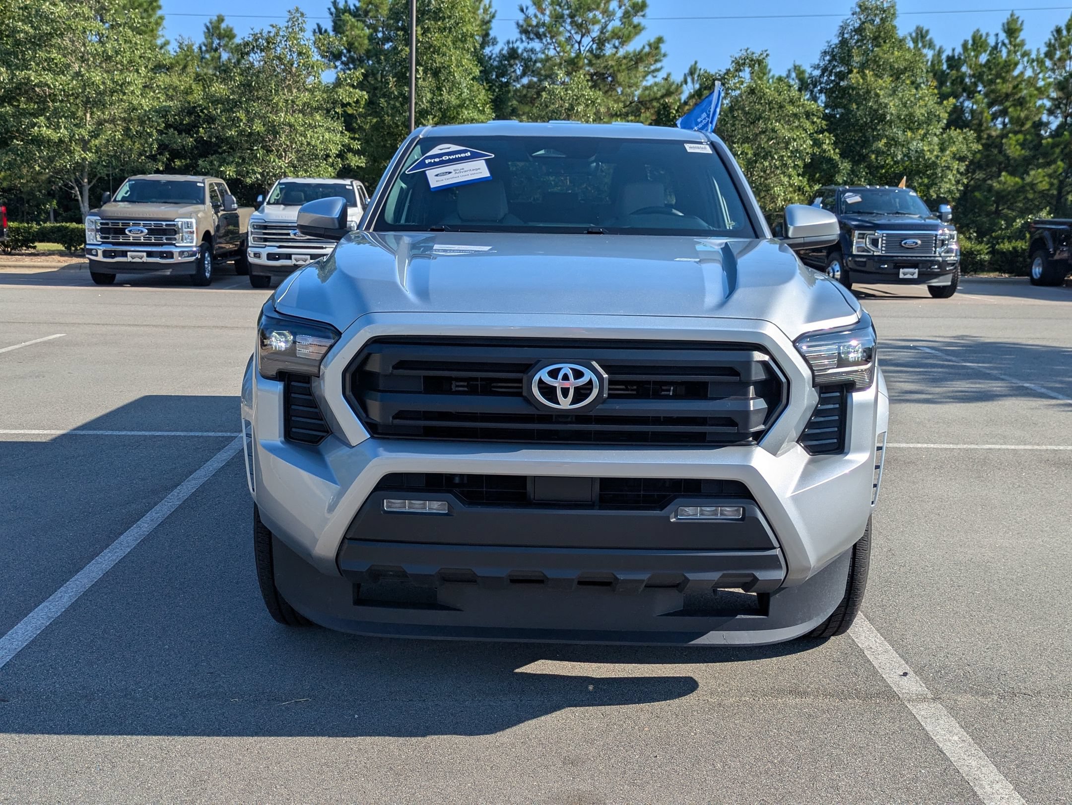 Used 2025 Toyota Tacoma SR5 AWD/4WD image 9