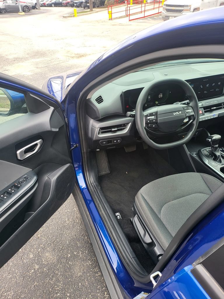 Used 2025 Kia K4 LXS FWD image 4