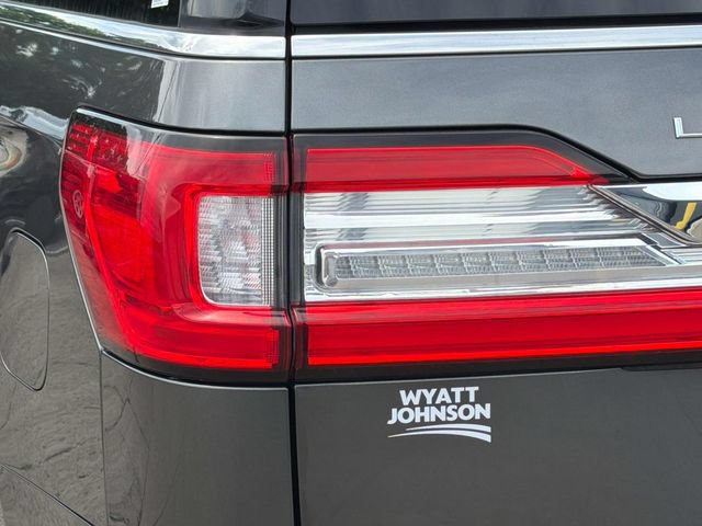 Used 2018 Lincoln Navigator Select AWD/4WD image 11