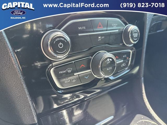 Used 2023 Chrysler 300 Touring w/ Sport Appearance Package RWD image 29