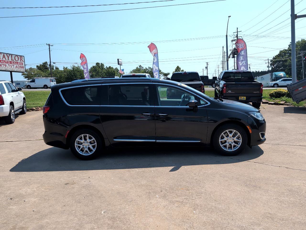 Used 2020 Chrysler Pacifica Touring-L image 4