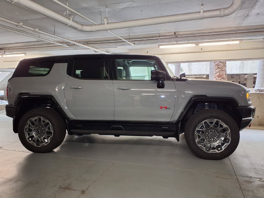 Used 2026 GMC Hummer EV SUV w/ LPO, Illumination Package AWD/4WD image 4