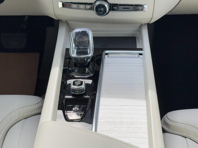 New 2026 Volvo XC60 B5 Ultra w/ Protection Package Premier image 9