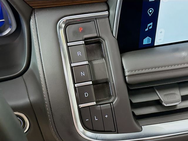 Used 2024 Chevrolet Suburban High Country image 14