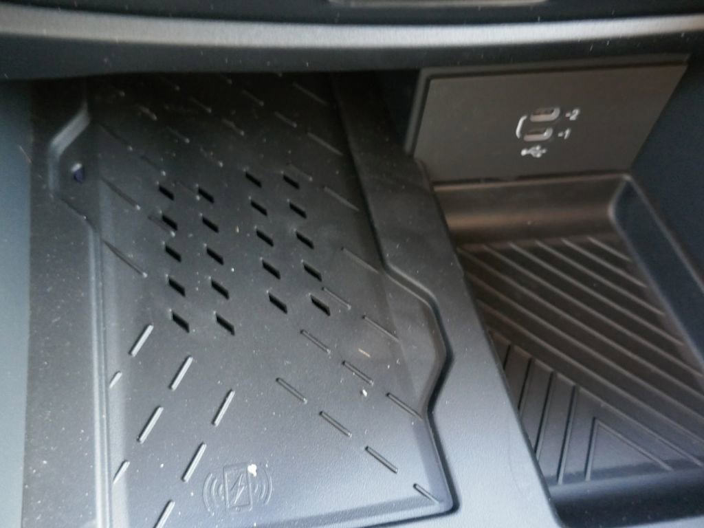 New 2026 Chrysler Pacifica Limited w/ Uconnect Theater Family Group image 30