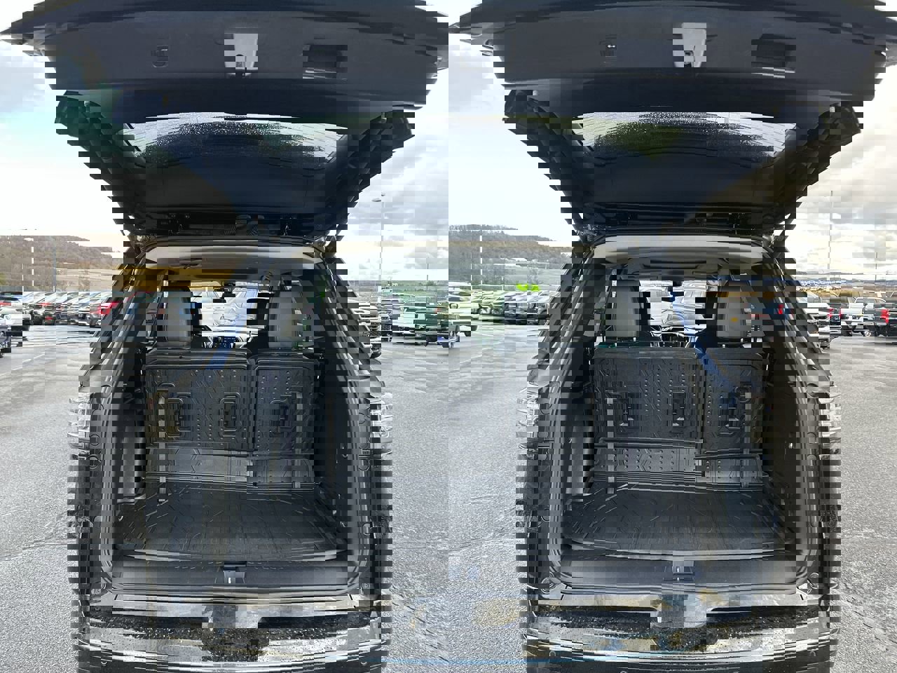 Used 2020 Chevrolet Traverse Premier w/ Redline Edition image 16