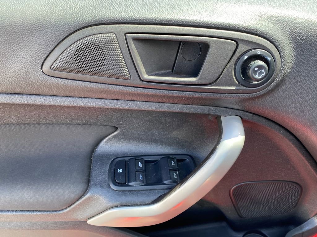 Used 2012 Ford Fiesta SE FWD image 11